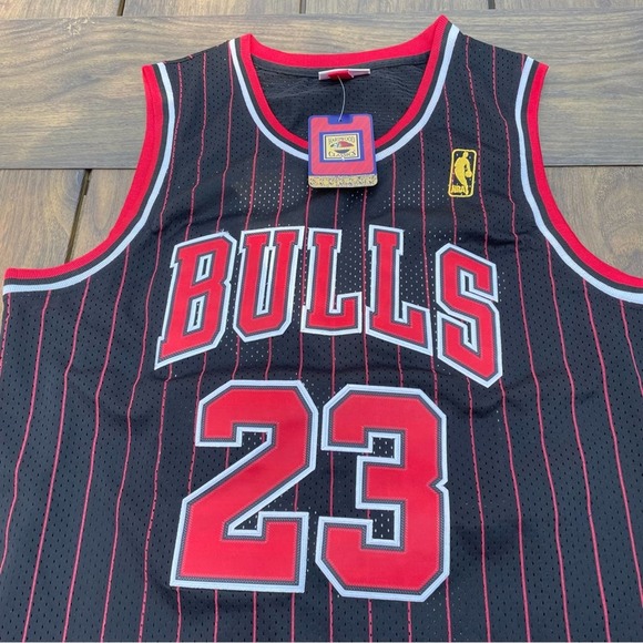Mitchell & Ness Authentic Jersey Chicago Bulls Alternate 1997-98 Michael Jordan - Picture 10 of 12